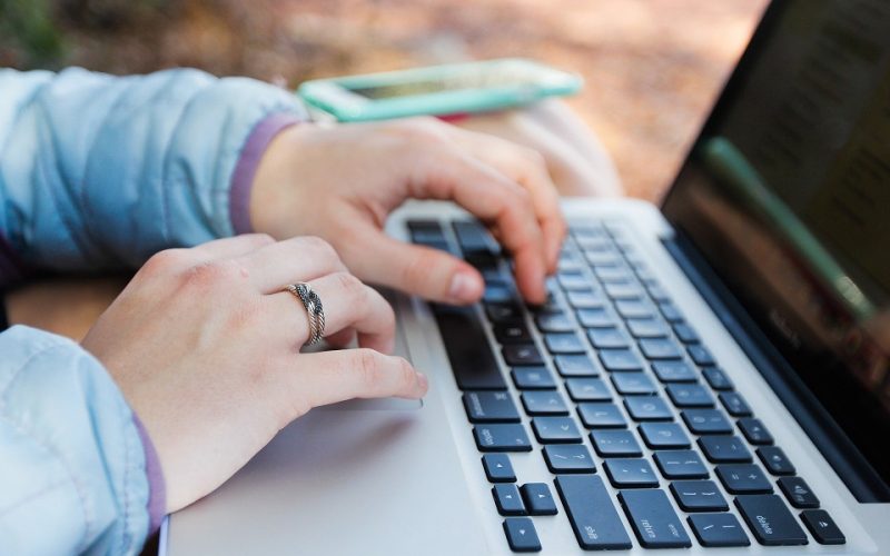 El Servicio de Idiomas de la ULL se traslada a los hogares del alumnado
