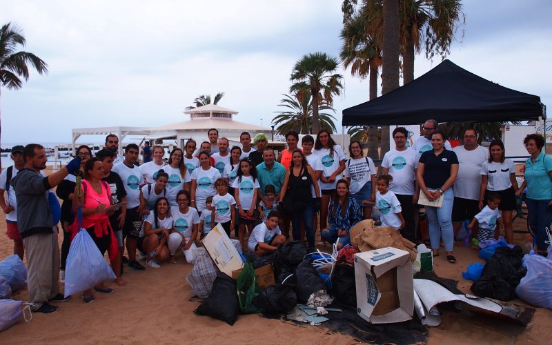 Retiran 93 kilos de basura de Las Teresitas