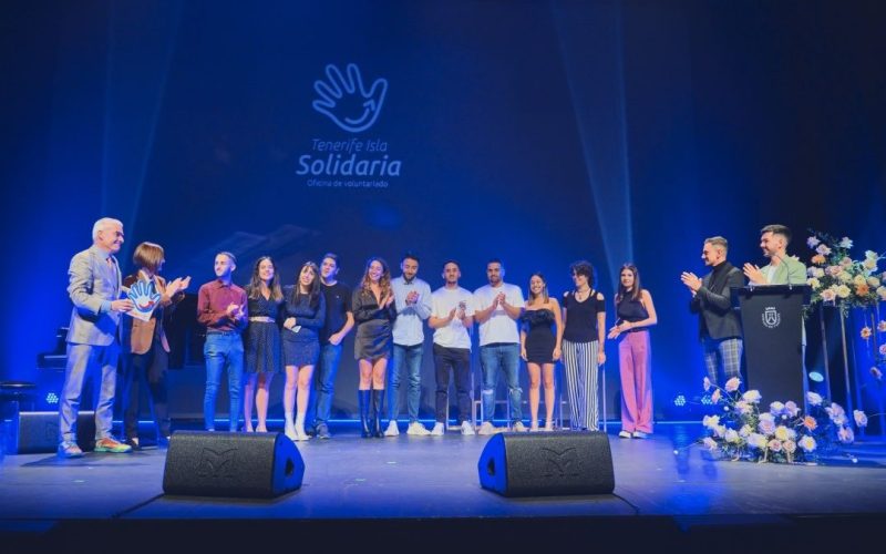 El equipo de Periodismo ULL durante la gala de de Tenerife Isla Solidaria.