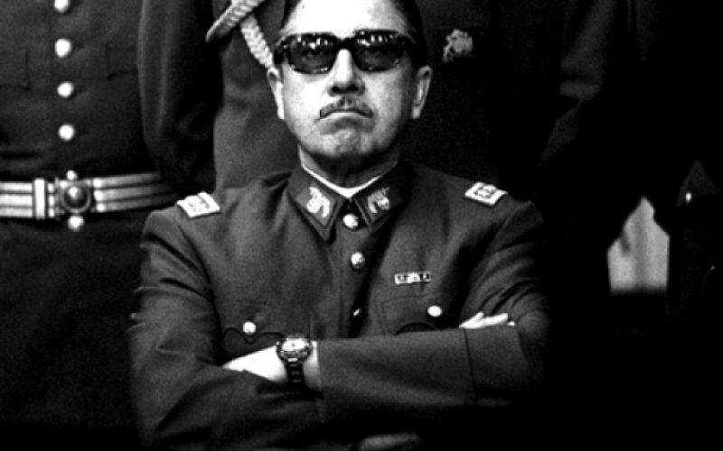 Pinochet-lentes-oscuros_816x428