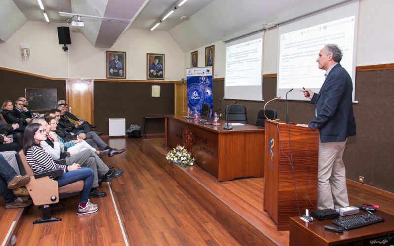 El profesor José Fariña presenta el proyecto Isacam sobre calidad de fármacos