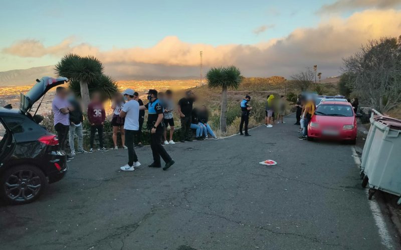 Práctica de botellón en el Parque de Las Mesas.