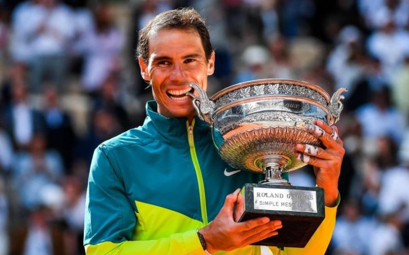 RAFA LEVANTANDO SU 14 ROLAND GARROS