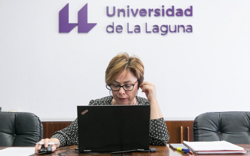 La rectora de la ULL, Rosa Aguilar