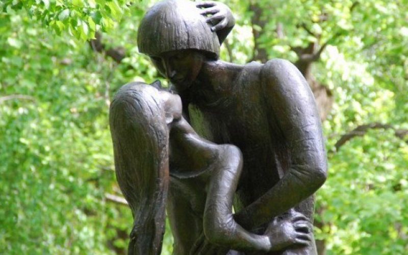 Romeo y Julieta (1978), escultura de Milton Hebald