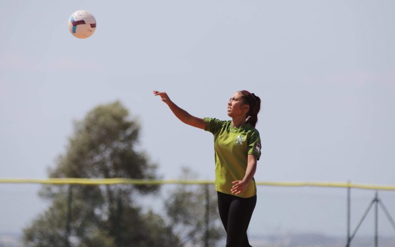 Sheyla Suárez prácticando kickingball