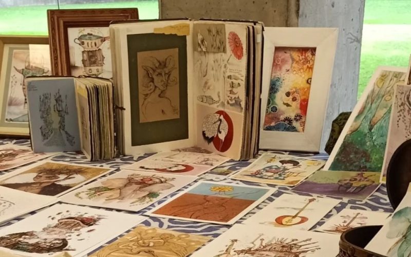 Se pondrán vender ilustraciones y otras creaciones literarias y artesanales. Foto: PULL