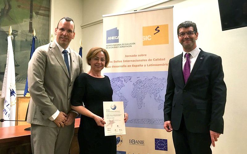 La ULL recoge el sello de excelencia internacional de su grado en Informática