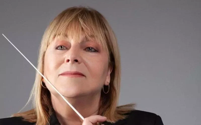 Sinfónicos en Miniatura, Isabel Costes