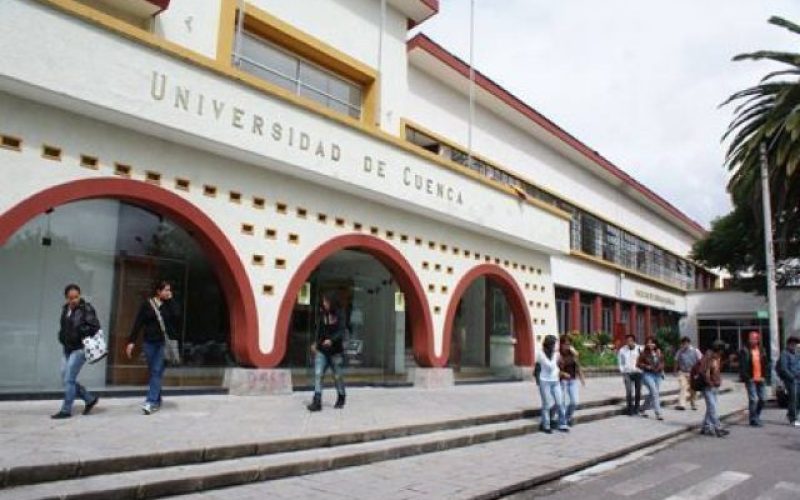 Universidad_de_Cuenca_estudiantes-640x414