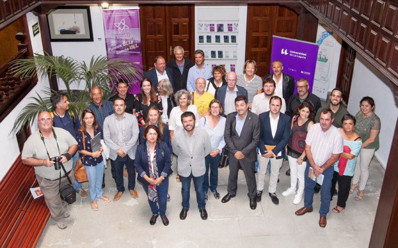 Foto de familia de los participantes en la reunión celebrada en la ULL para constituir la sociedad que coordinará la candidatura de este Itinerario Cultural Europeo.
