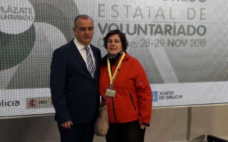 El presidente de la plataforma de Voluntariado de España, Juan Ángel Poyatos, con la directora insular Juana de la Rosa.