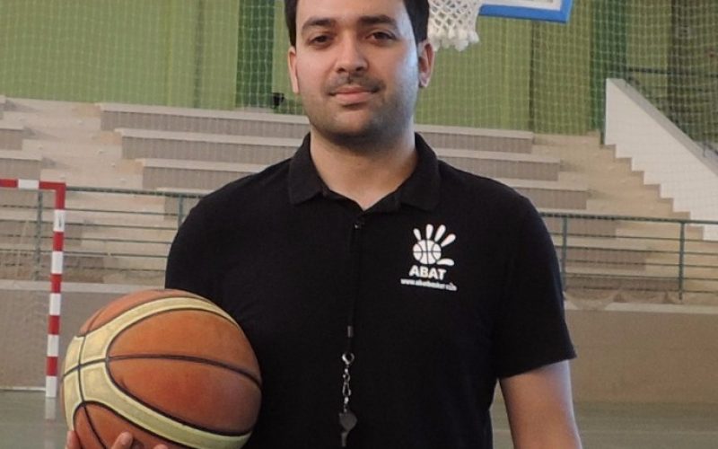 Rayco Martín, árbito del Trofeo Rector de baloncesto