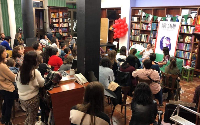 Presentación 'Nadie dentro de ti', de Roy Galán, en La Isla Libros