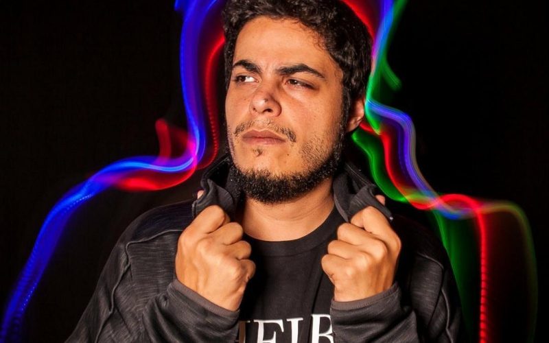 David Sainz promocionando su nuevo programa. Foto: PULL