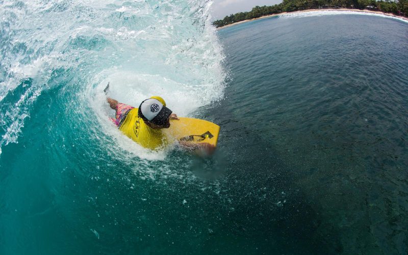 Isaac Brito practicando 'bodyboard'.