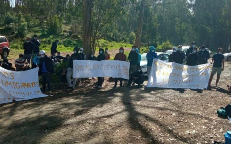 Migrantes en el Centro de Internamiento de las Raíces, TenerifeLas Raíces.