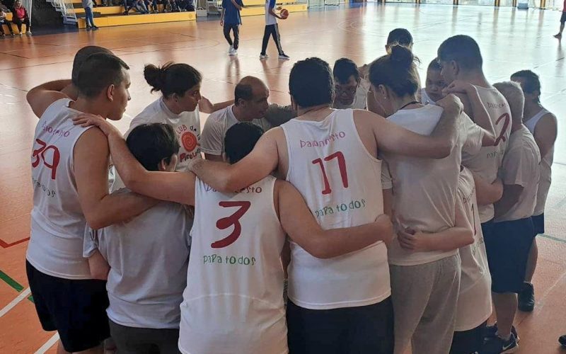 Integrantes del Club de La Piruleta en un partido