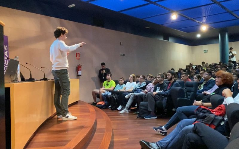 El Edificio de Física acoge la nueva temporada de Un Fisquito de Matemáticas