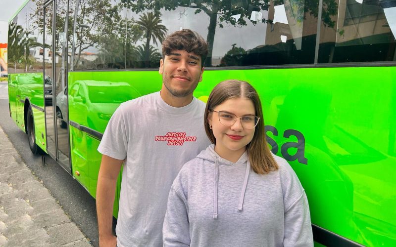 Dos estudiantes de ADE impulsan una propuesta para mejorar la movilidad