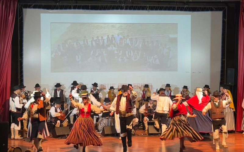 Actuación del grupo folklórico Alborada Canaria
