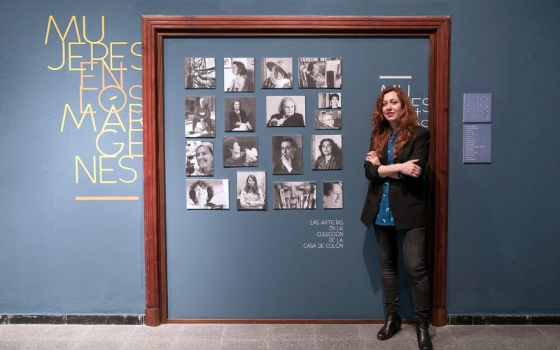 Yolanda Peralta en una exposición en la Casa Colón. Foto: PULL.