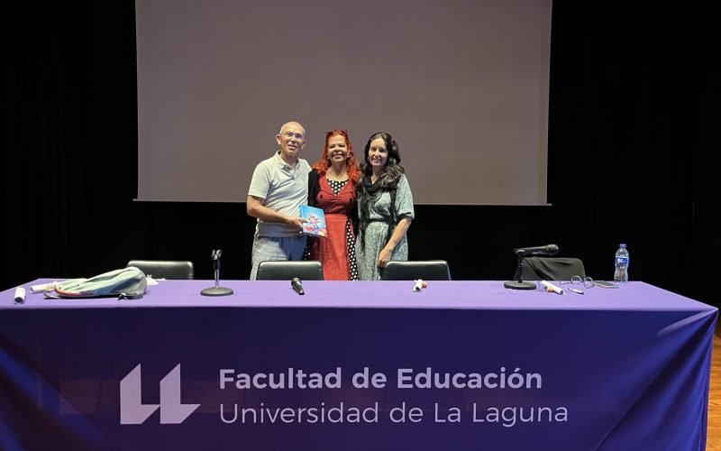 Presentación y firma de la tercera edición de los cuentos de Zulay Gutiérrez. Foto: Ángeles Saavedra