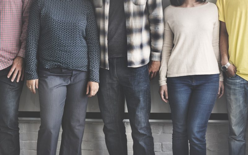 La aceptación en los grupos sociales en muchos casos se basa en la utilización de determinados objetos vinculados con las diferentes modas. Foto: PULL