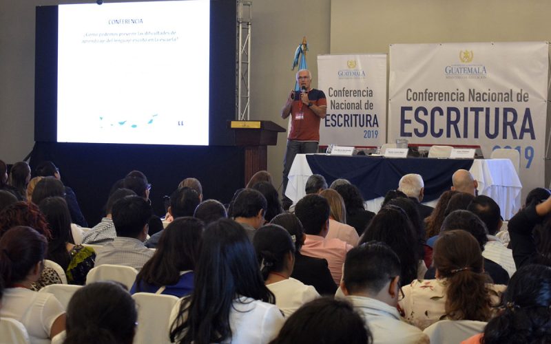 Juan Jiménez diserta en Guatemala sobre las dificultades de la escritura