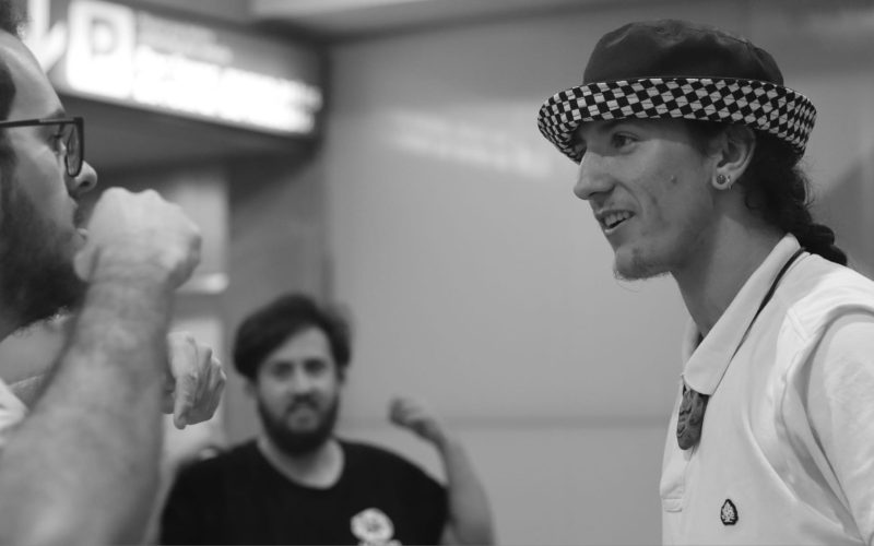 Foto de Leonardo Colopi impartiendo clases de danza urbana