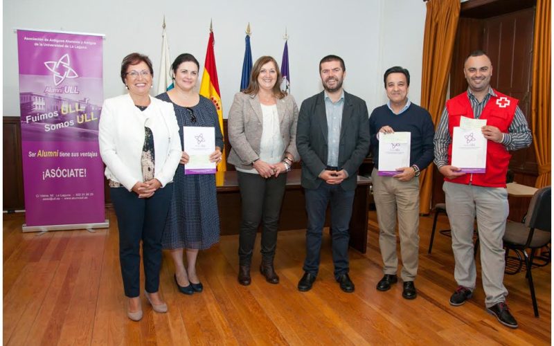 Alumni ULL entrega un cheque solidario a Cruz Roja, Banco de Alimentos y Cáritas
