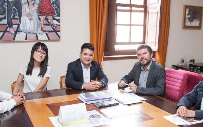 La Asociación Dragón China y la Universidad preparan un futuro convenio marco de colaboración