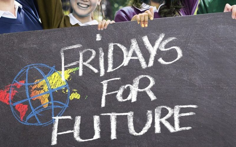 Todos los viernes se celebran marchas estudiantiles alrededor de todo el mundo en lucha contra el cambio climático.