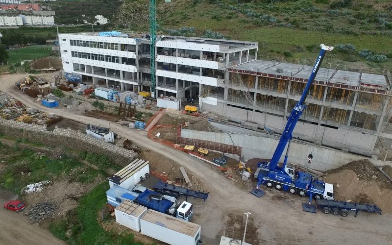 Construcción de uno de los edificios de  la Universidad Fernando Pessoa