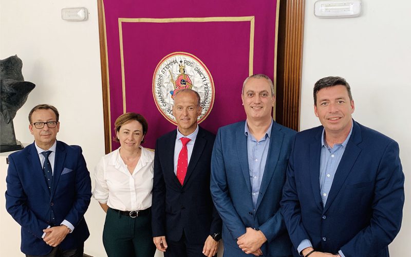 La ULL y CajaSiete inician contactos para renovar su convenio