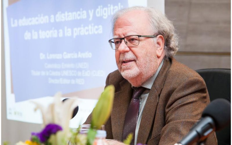 García Aretio aboga en la ULL por la complementariedad de la docencia virtual y presencial
