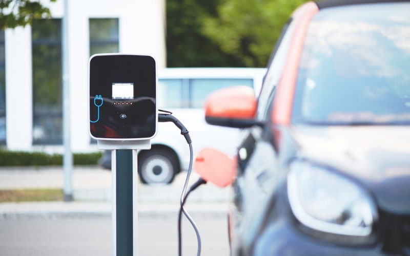 electric-car-4381728_1920