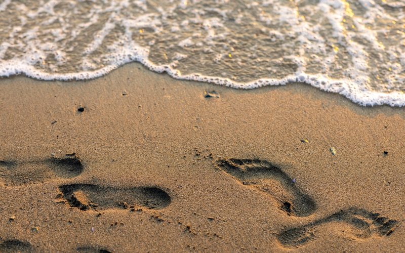Huellas en la playa
