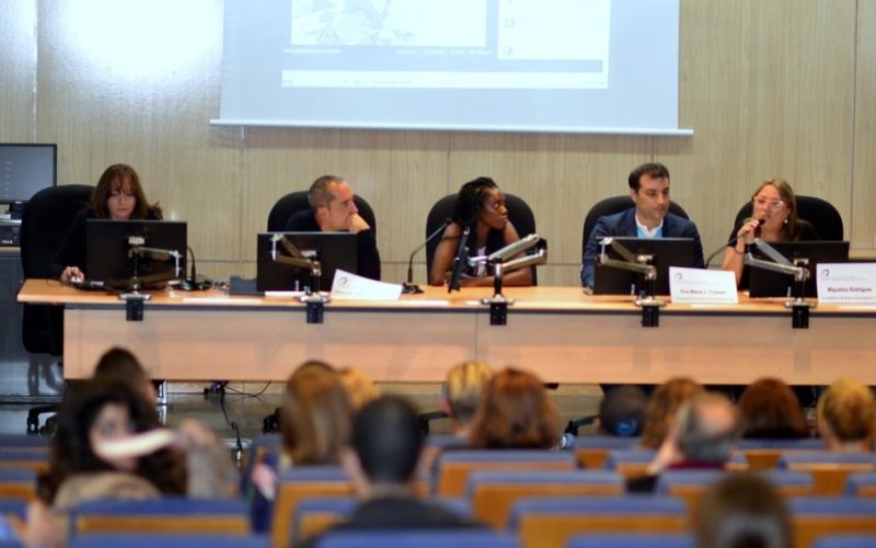 Imagen de la primera sesión sobre los diseñadores de moda y las industrias del sector.