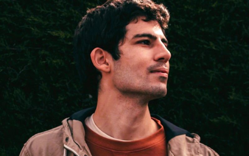 Adrián Flores