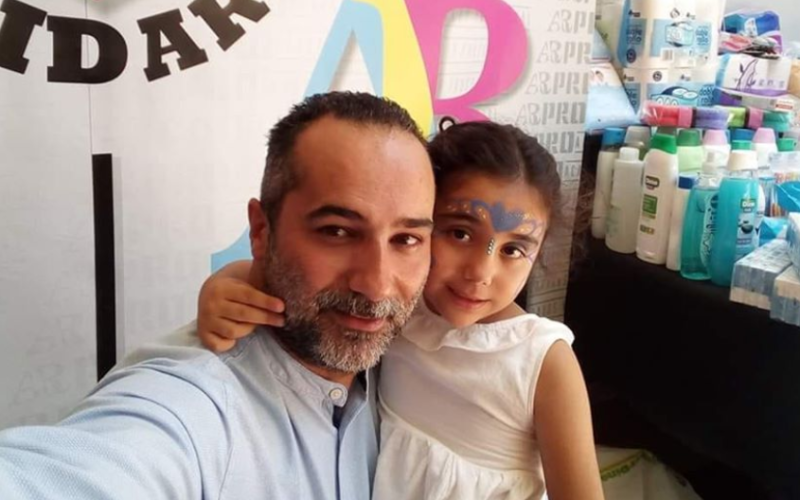 Jonay Cuesta y su hija, de la Furgo Solidaria de Tenerife