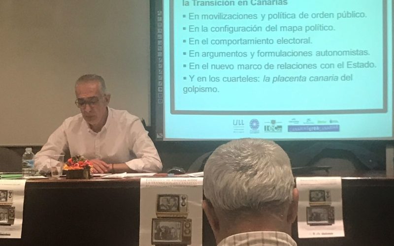 El profesor Francisco Quintana Navarro, en el III Encuentro de Historia sobre la Transición en Canarias