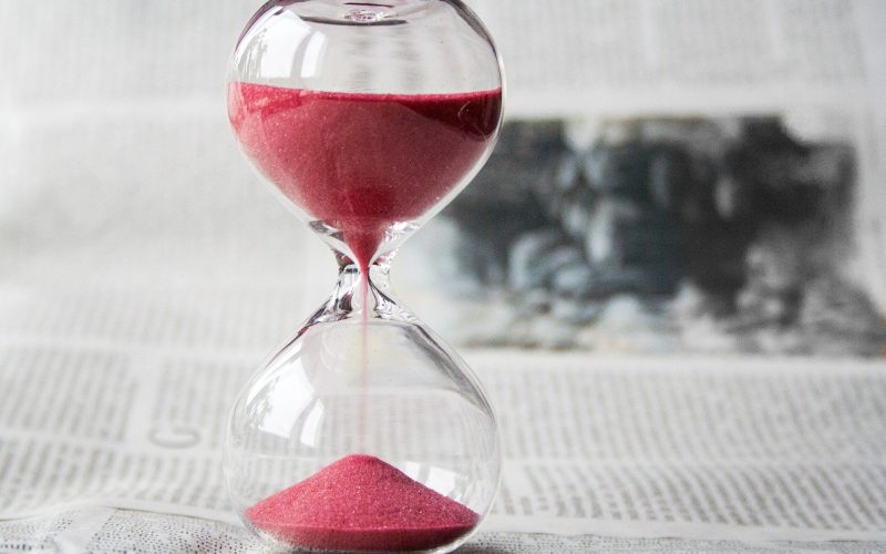 La percepción temporal no solo varía de una persona a otra, también lo hace según la situación. Foto: PULL.