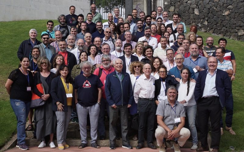 Cincuenta años de tesis doctorales en el Instituto de Astrofísica de Canarias