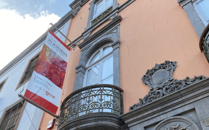 La muestra es dirigida por Pilar Boullosa, licenciada en Bellas Artes y autora de las obras. Foto: N. Santana