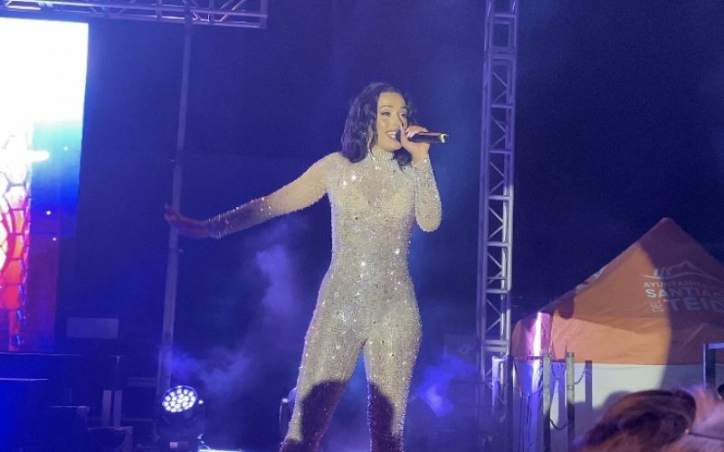 Chanel cantando en el festival. Foto: Esmeralda B.