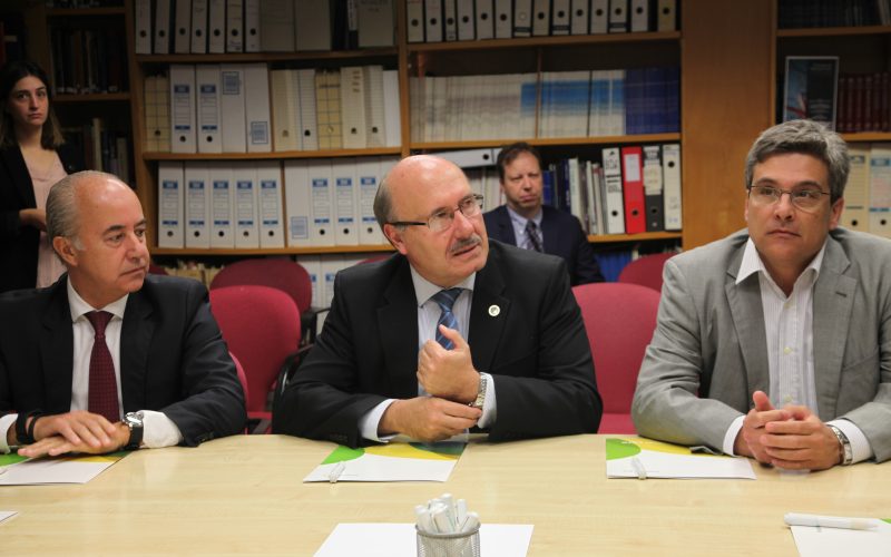 Quintín Melo Robayna, director financiero de Hospiten; Rafael Rebolo López, director del IAC y Juan Ruiz Alzola, investigador del IAC y catedrático de la ULPG.