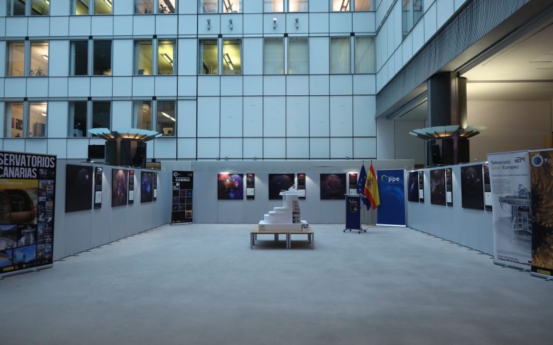 El IAC inaugura en el Parlamento europeo la exposición '100 lunas cuadradas'