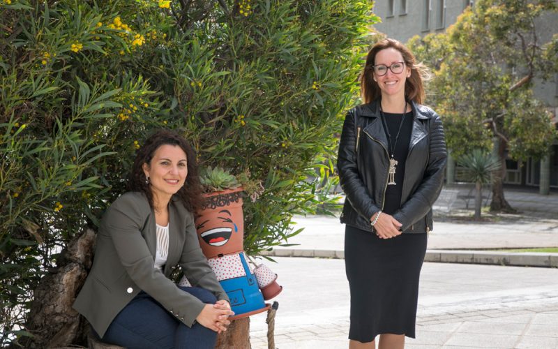 Las investigadoras en Psicología de la ULL Naira Delgado y Helena Bonache