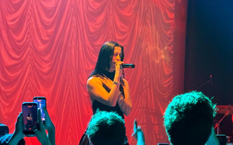 Juicy cantando en el Aguere Cultural. Foto: Iker García
